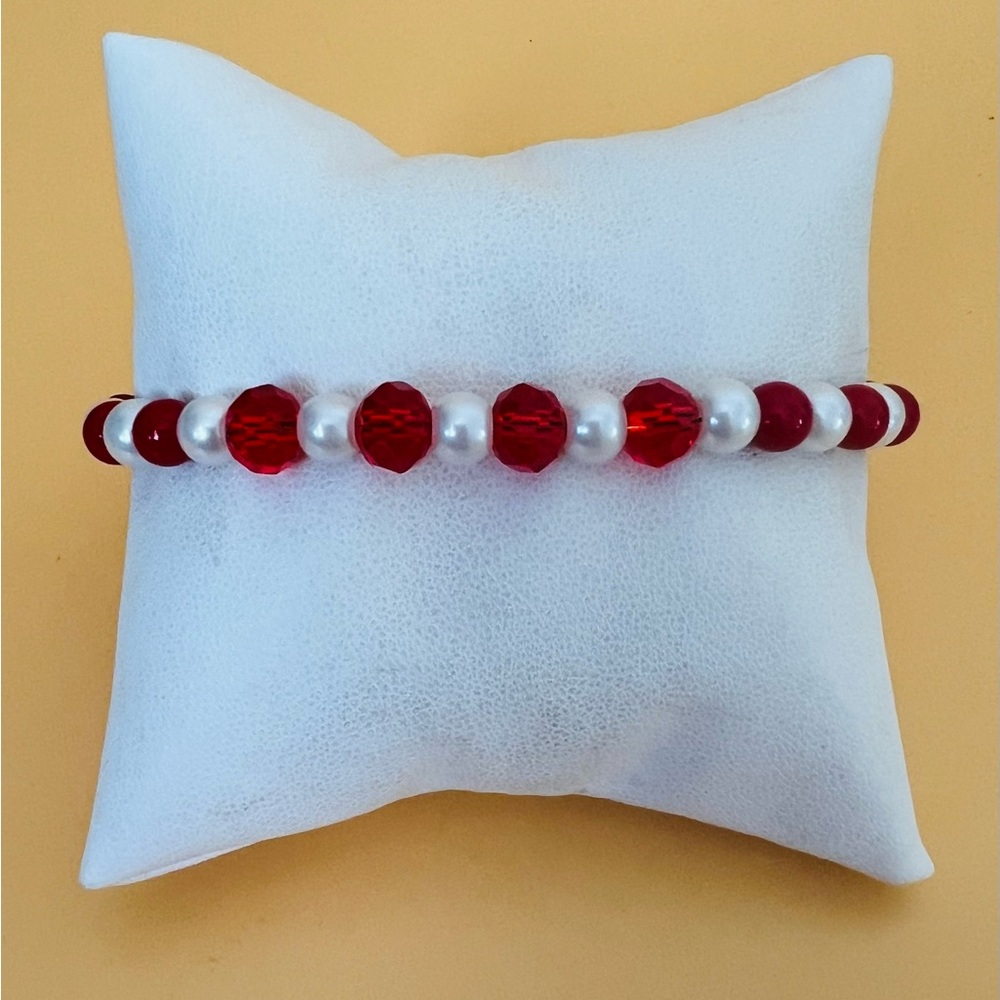 Red and White faux pearls Beaded Bracelet